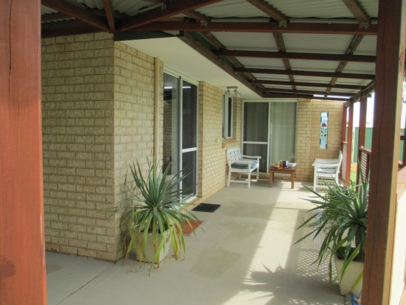 4 Bird Street, Carnarvon WA 6701