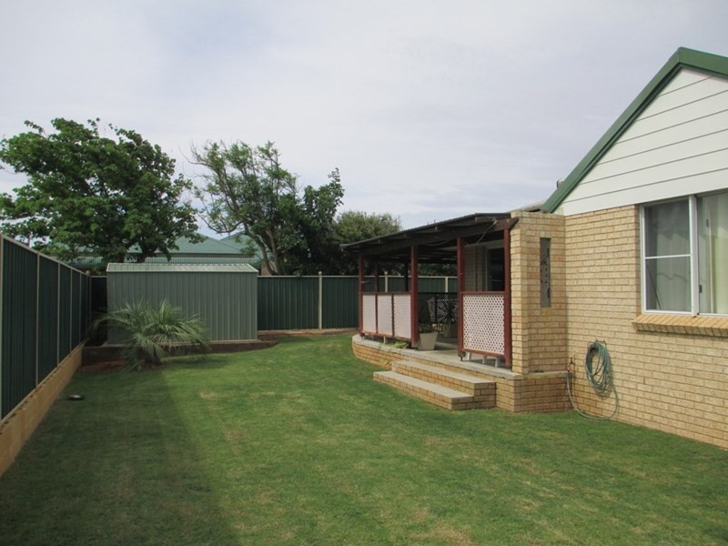 4 Bird Street, Carnarvon WA 6701