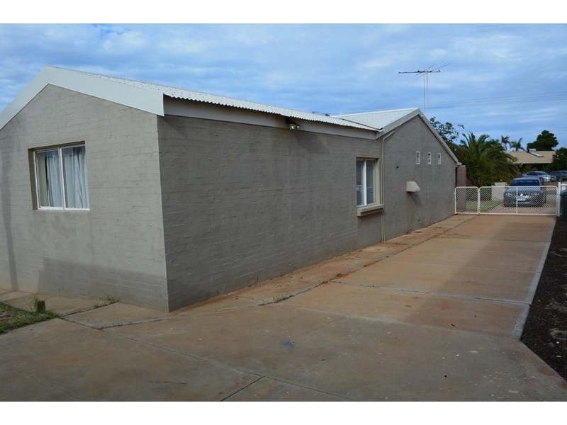 10 Gooch Street, Carnarvon WA 6701
