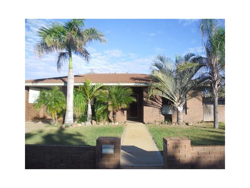 13 Bibra Way, Carnarvon WA 6701