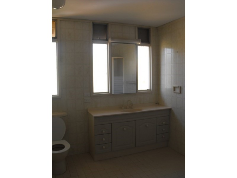 8 Craggs Court, Carnarvon WA 6701