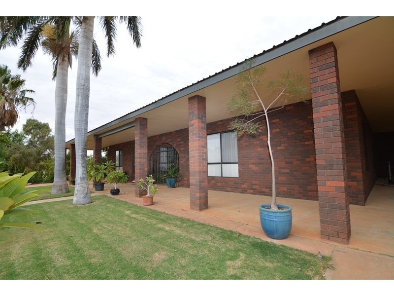 15 Freeman Street, Carnarvon WA 6701