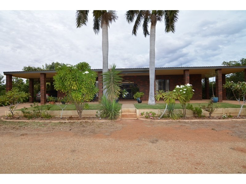 15 Freeman Street, Carnarvon WA 6701