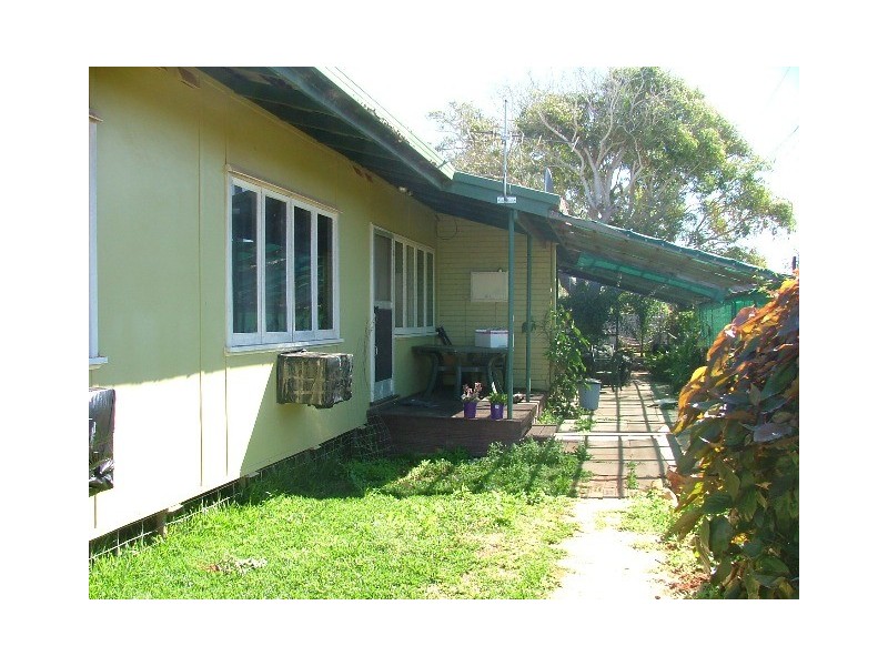 8 A and B Hearn Place, Carnarvon WA 6701