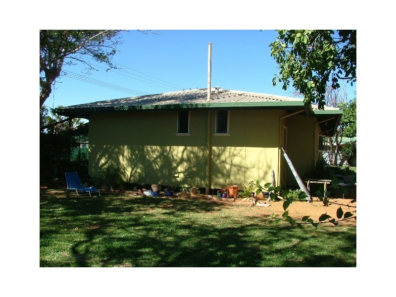 8 A and B Hearn Place, Carnarvon WA 6701