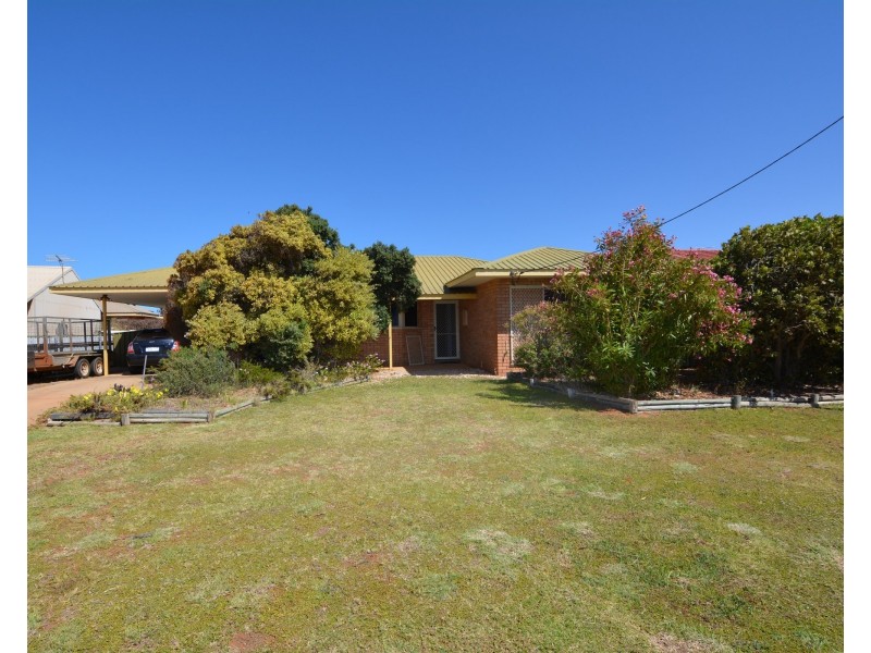 4 Foss Crescent, Carnarvon WA 6701