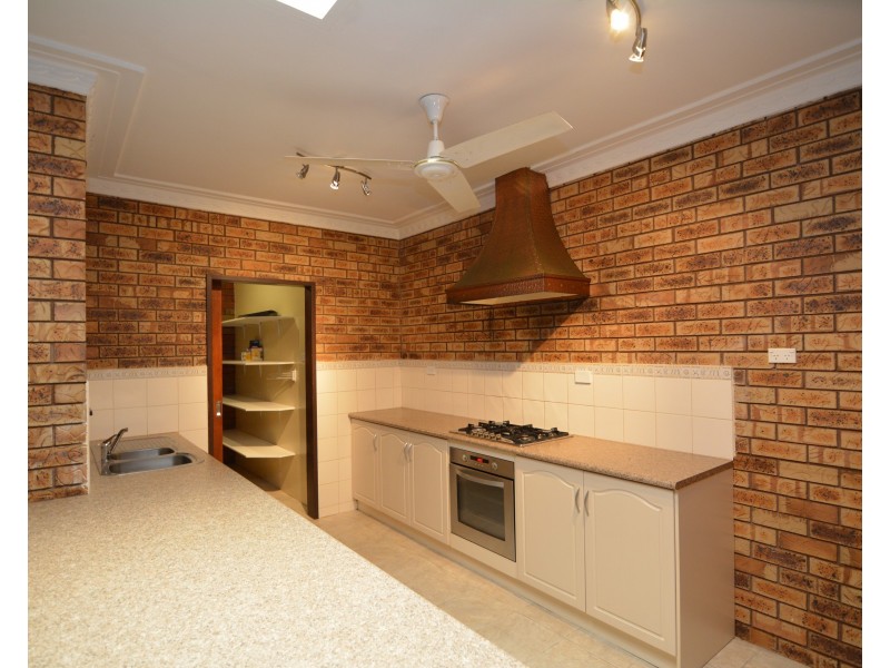 2 Tuckey Court, Carnarvon WA 6701