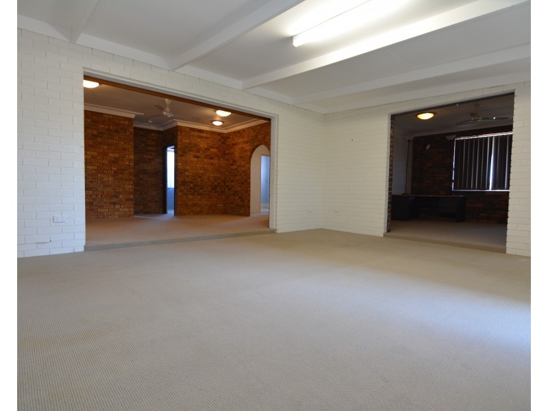 2 Tuckey Court, Carnarvon WA 6701