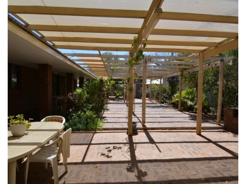 16 Gooch Street, Carnarvon WA 6701