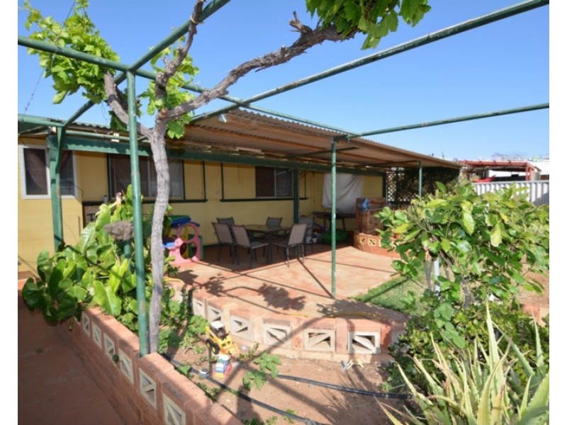 16 McLeod Street, Carnarvon WA 6701