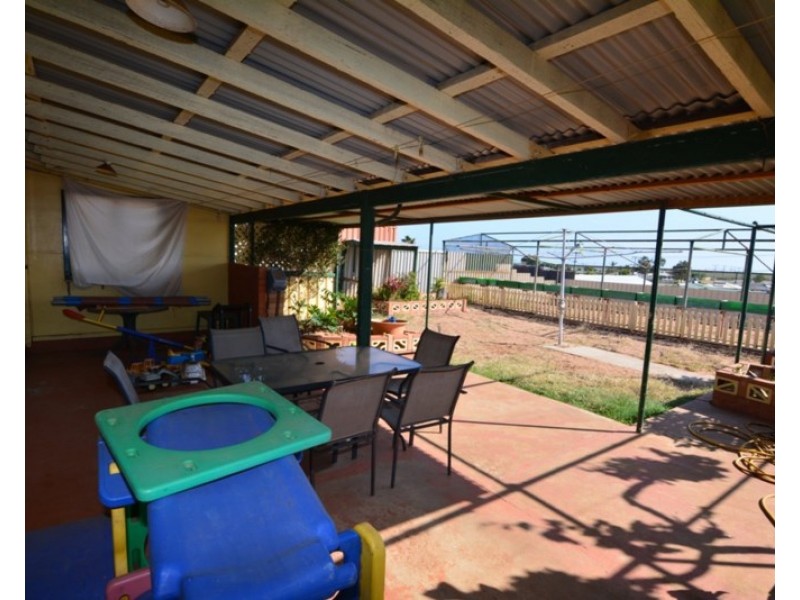 16 McLeod Street, Carnarvon WA 6701