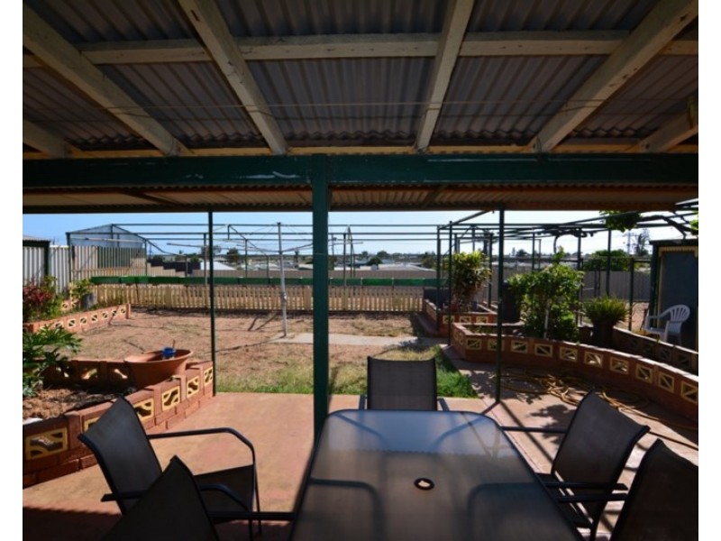 16 McLeod Street, Carnarvon WA 6701