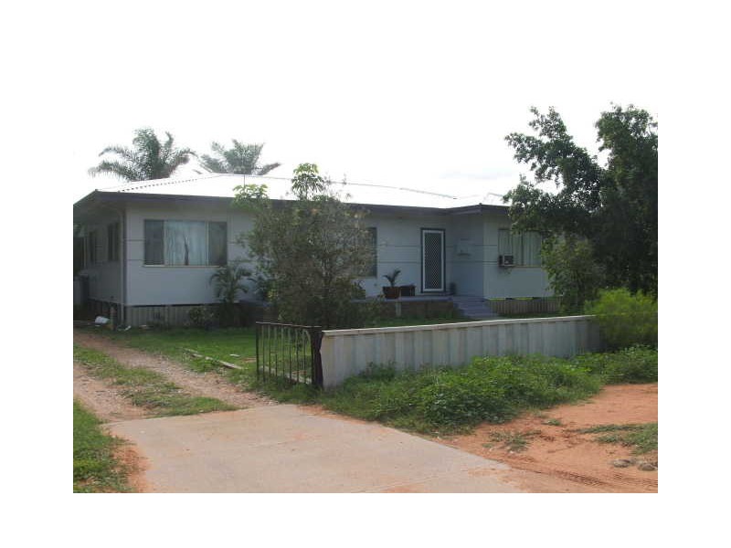 2 Richards Street, Carnarvon WA 6701