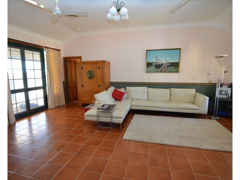 2 Bird Street, Carnarvon WA 6701