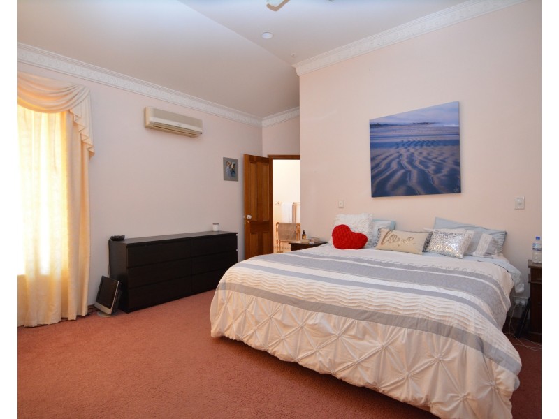 2 Bird Street, Carnarvon WA 6701