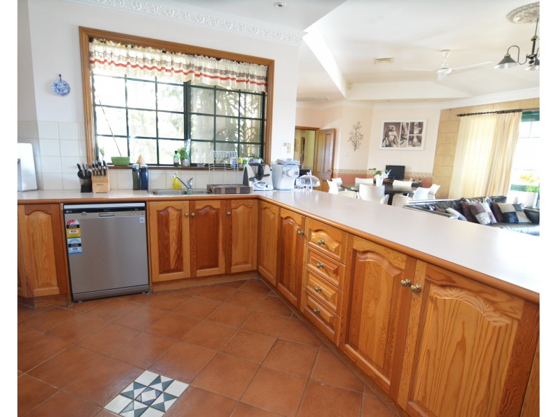 2 Bird Street, Carnarvon WA 6701