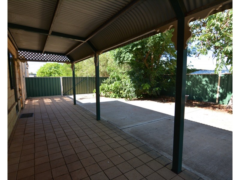 2 Bird Street, Carnarvon WA 6701