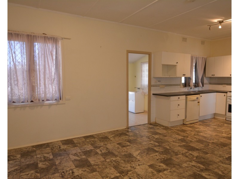 8 Lukis Place, Carnarvon WA 6701