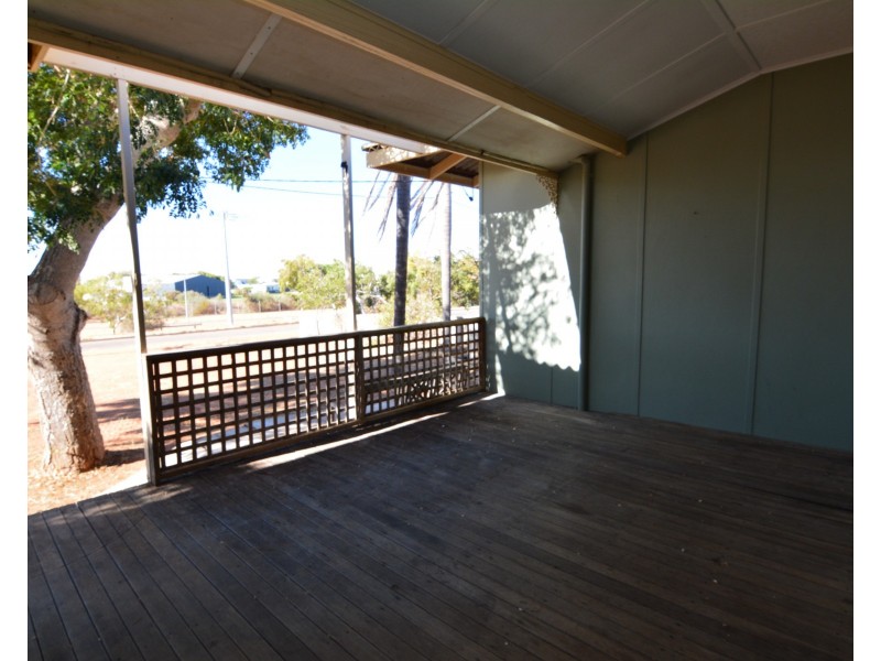 27 Dempster Road, Carnarvon WA 6701