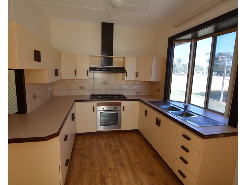 27 Dempster Road, Carnarvon WA 6701
