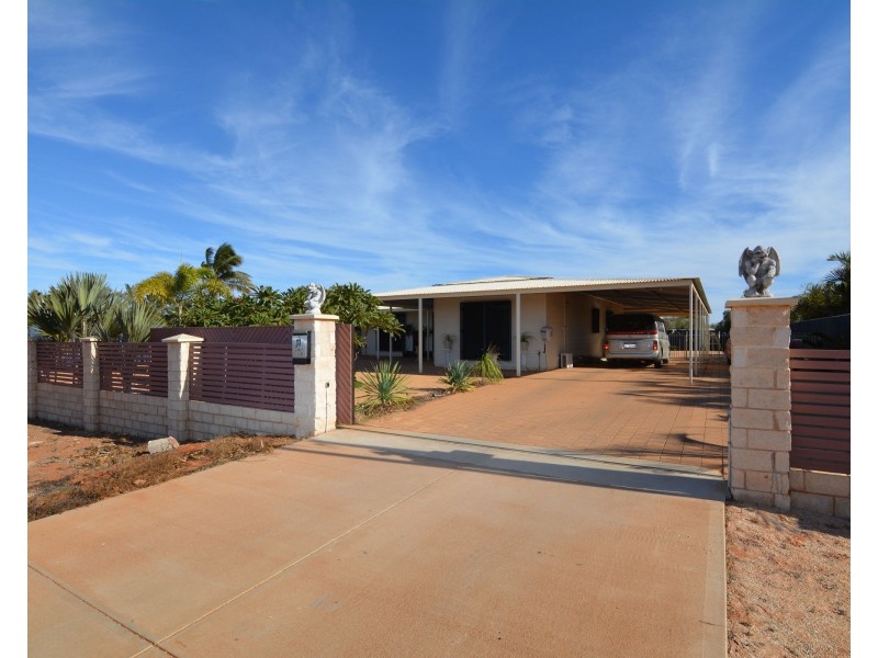 11 Finnerty Street, Carnarvon WA 6701