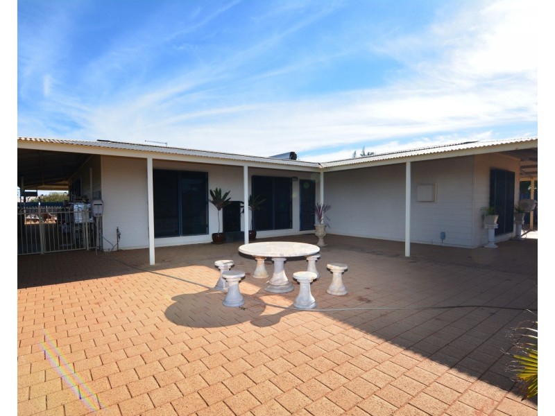 11 Finnerty Street, Carnarvon WA 6701