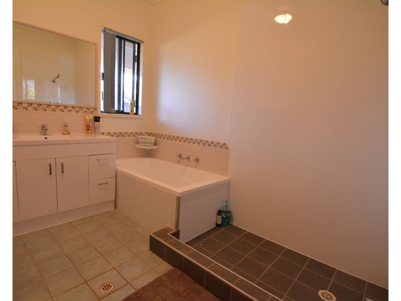 11 Finnerty Street, Carnarvon WA 6701