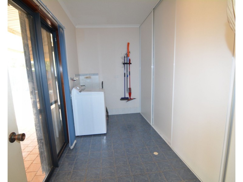 11 Finnerty Street, Carnarvon WA 6701