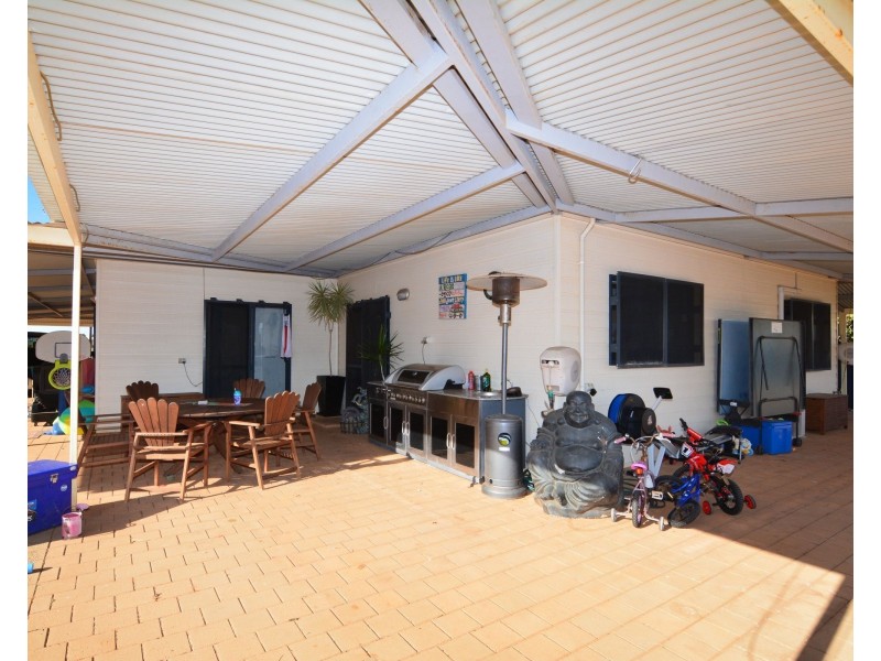 11 Finnerty Street, Carnarvon WA 6701