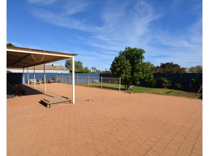 11 Finnerty Street, Carnarvon WA 6701