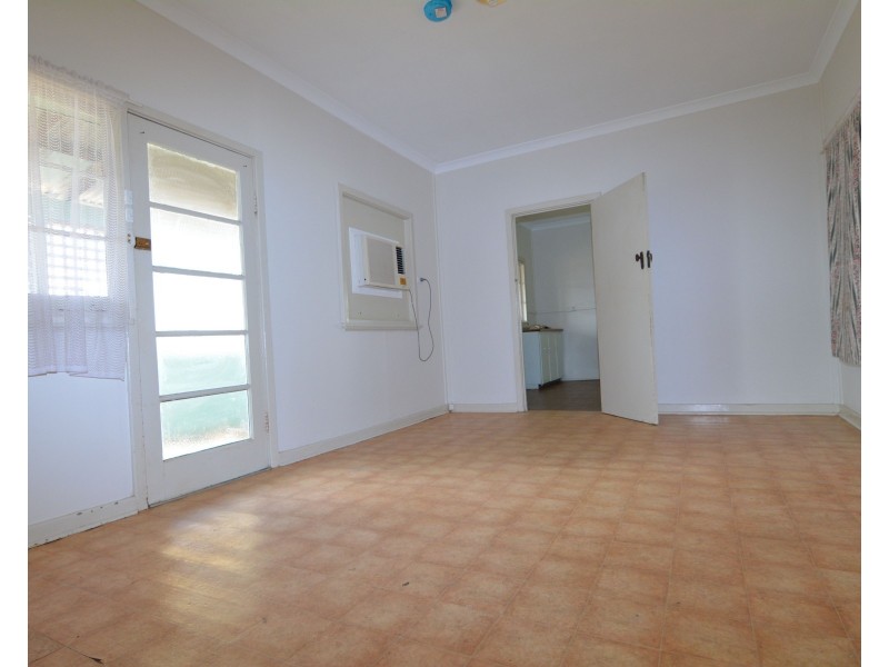 4 Crossland Street, Carnarvon WA 6701