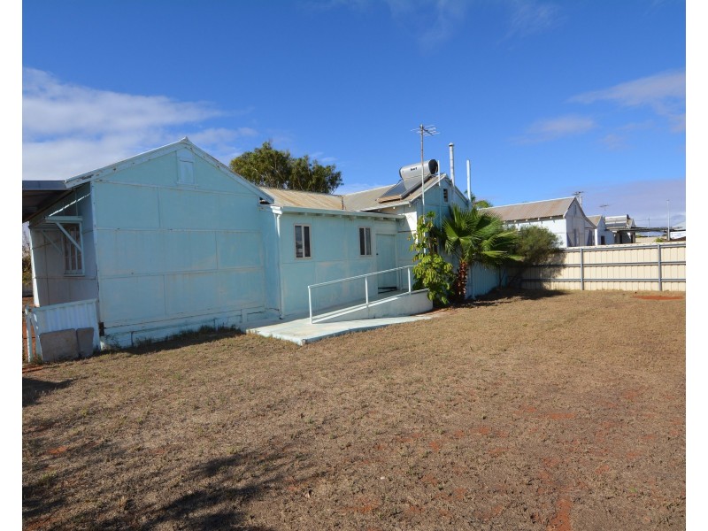 4 Crossland Street, Carnarvon WA 6701