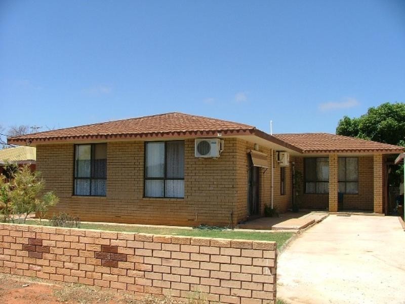 12 Tuckey Court, Carnarvon WA 6701