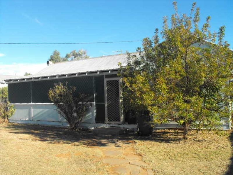 4 Crossland Street, Carnarvon WA 6701