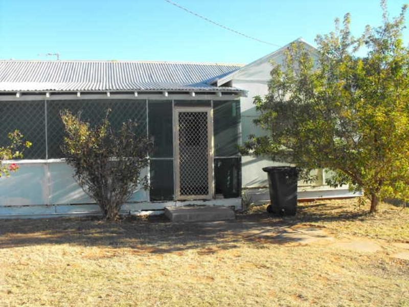 4 Crossland Street, Carnarvon WA 6701