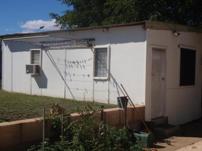 4 Richards Street, Carnarvon WA 6701