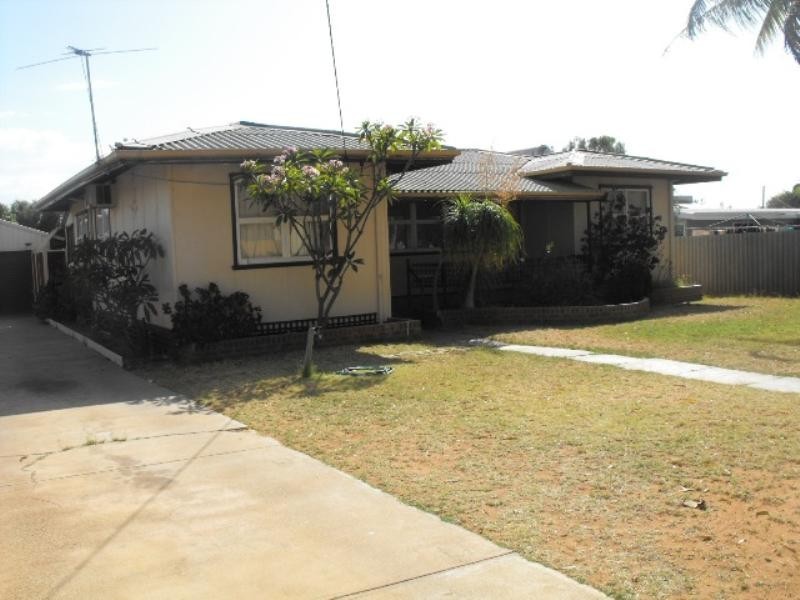 4 Hammond Street, Carnarvon WA 6701