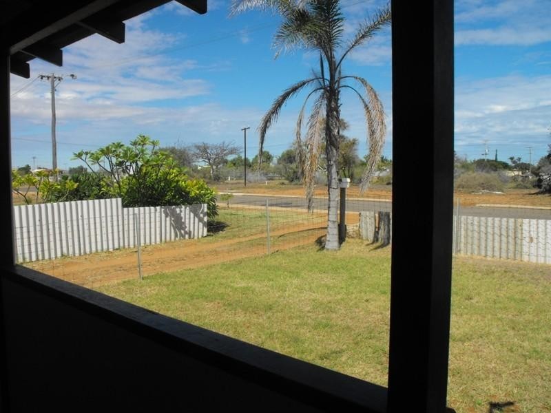 9 Crosslands Street, Carnarvon WA 6701