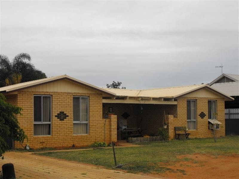 9 Smart Street, Carnarvon WA 6701