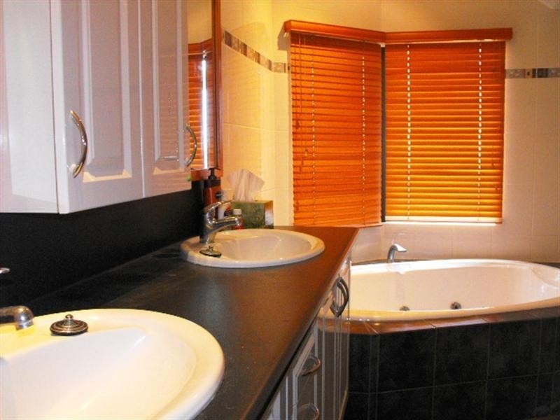 2 Mindirra Crescent, Carnarvon WA 6701