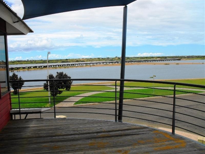 2 Mindirra Crescent, Carnarvon WA 6701