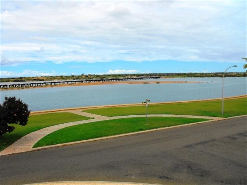 2 Mindirra Crescent, Carnarvon WA 6701