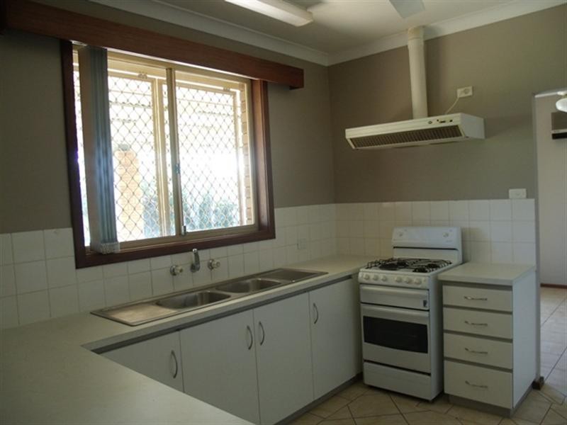 18 Meiklejohn Crescent, Carnarvon WA 6701