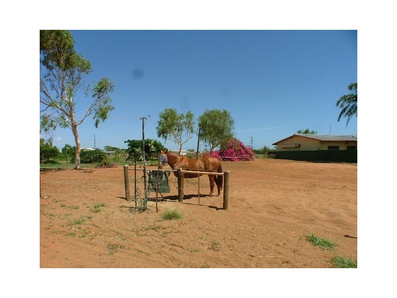 9 Sandhurst Road, Carnarvon WA 6701