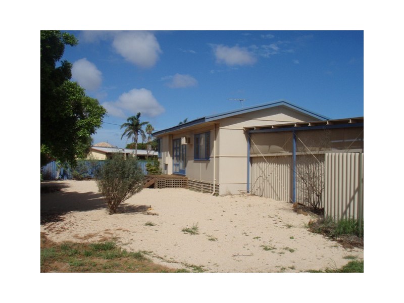 9 Sandhurst Road, Carnarvon WA 6701