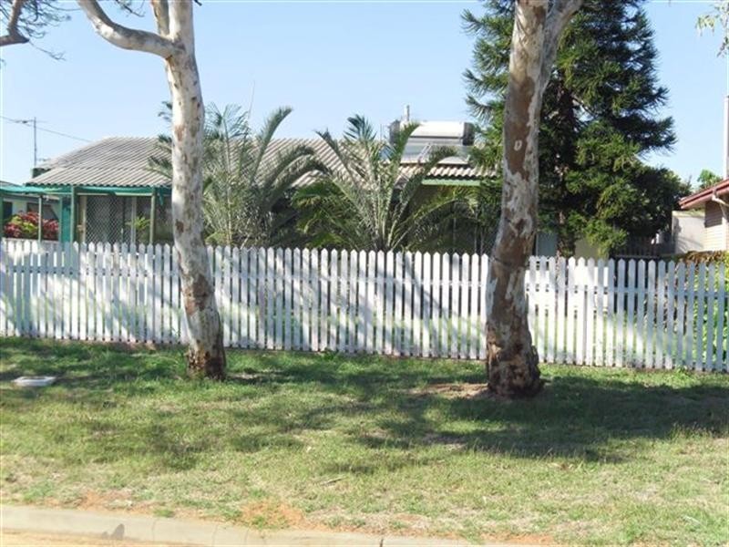 8 Lukis Place, Carnarvon WA 6701