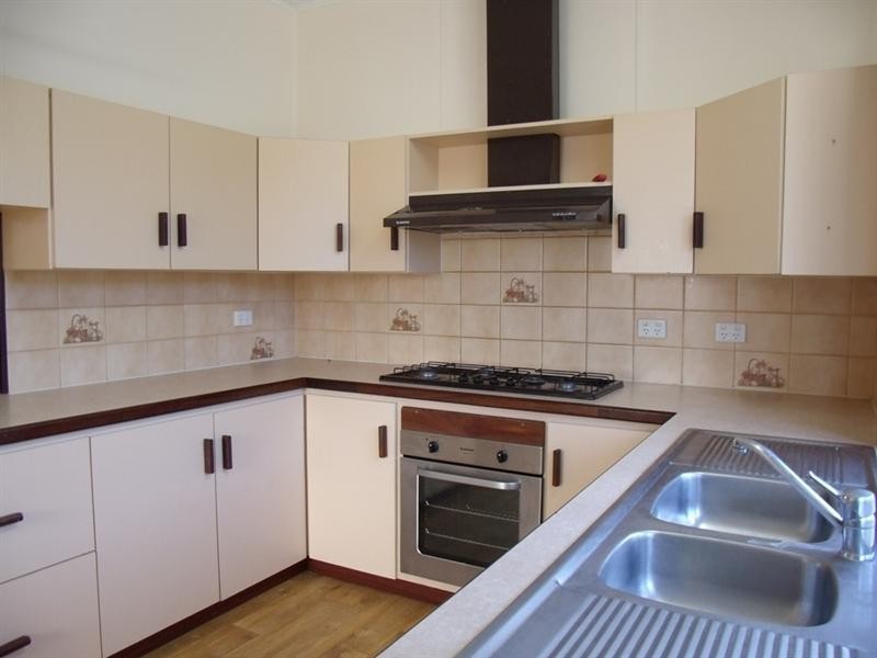 27 Dempster Road, Carnarvon WA 6701