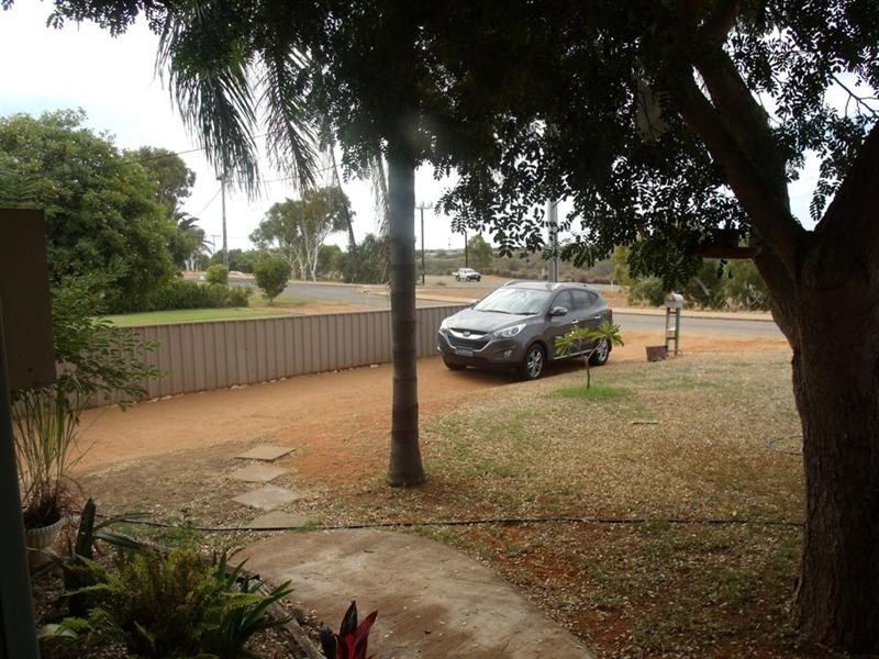 27 Dempster Road, Carnarvon WA 6701