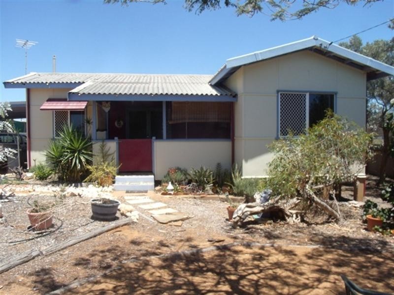 3 Fenner Street, Carnarvon WA 6701