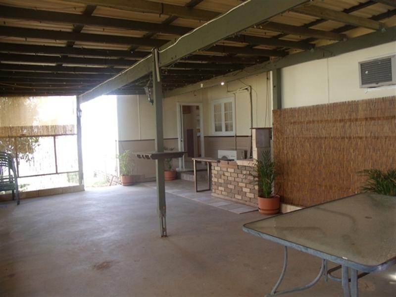 5 Carey Street, Carnarvon WA 6701